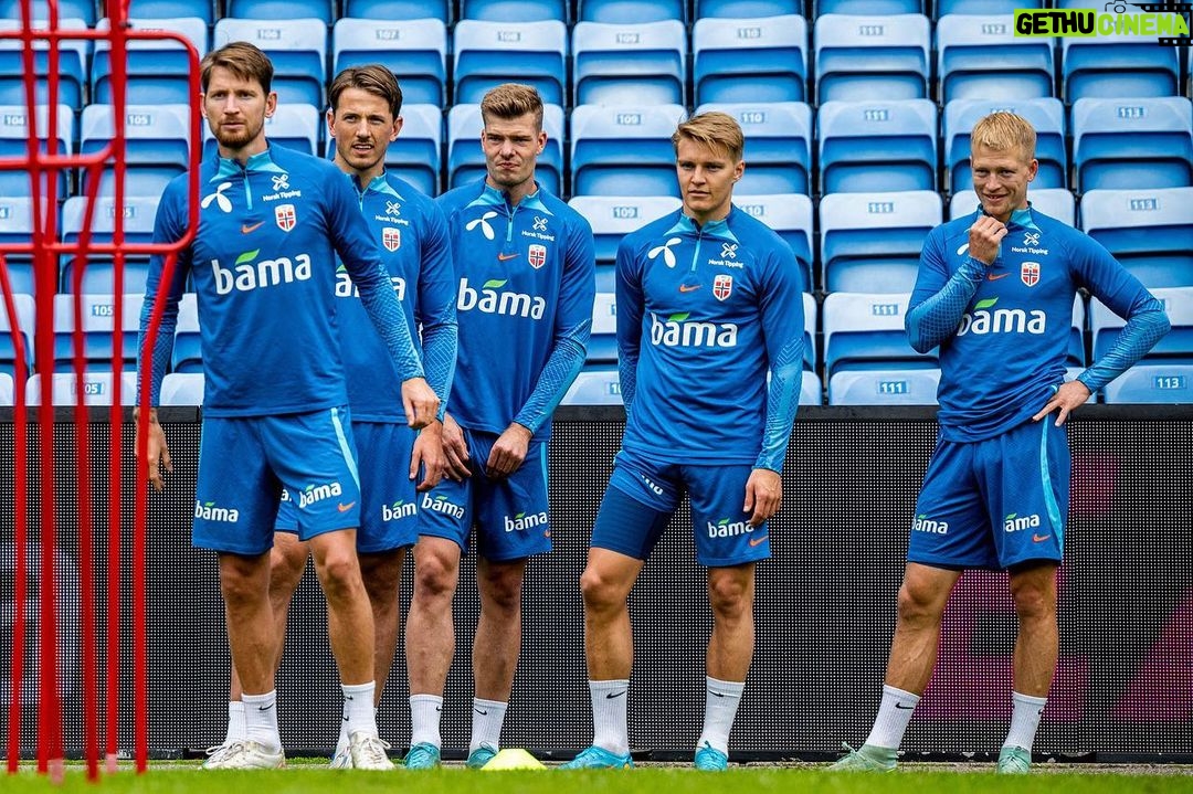 Martin Ødegaard Instagram - Big games ahead 🇳🇴 Ullevaal Stadion