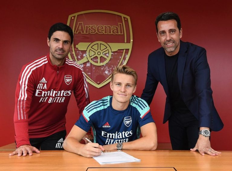 Martin Ødegaard Instagram - Damn, it feels good to be back!!❤️🤍 Great feeling to commit myself to this amazing club for the long term this time. I can’t wait to get out there again and play in front of a full Emirates stadium. Finally be able to have you all there lifting us forward! More motivated and excited than ever. Let’s go gunners!!!👊🏼👊🏼 @arsenal