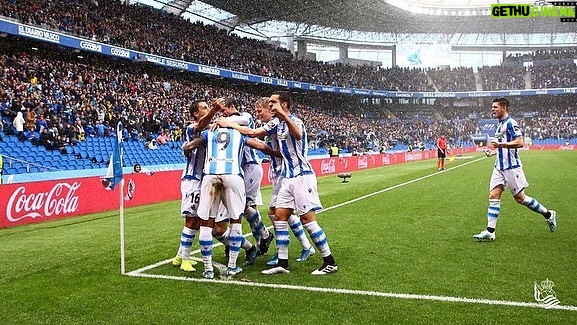 Martin Ødegaard Instagram - Nada mejor que ganar en casa!!💙⚪️💙⚪️