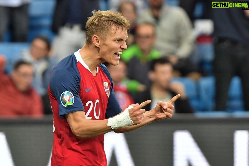 Martin Ødegaard Instagram - Stort å skåre for Norge, men blytungt å ikke ta 3 poeng i går.. Takk til alle som kom på Ullevaal. Tenke neste!