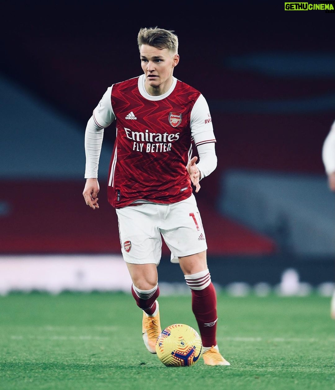 Martin Ødegaard Instagram - Good morning, gunners! 🙌🏼 Big win, big team. Well done, @auba 👏🏼⚽️⚽️⚽️ Emirates Stadium