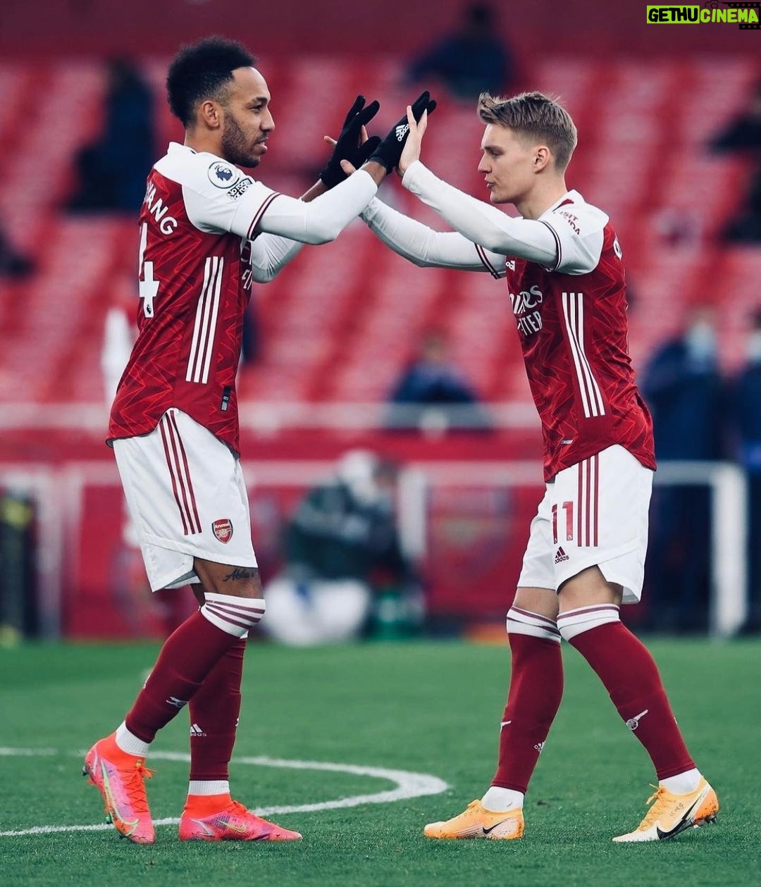 Martin Ødegaard Instagram - Good morning, gunners! 🙌🏼 Big win, big team. Well done, @auba 👏🏼⚽️⚽️⚽️ Emirates Stadium