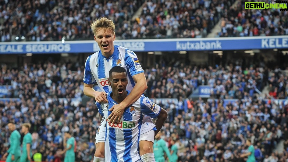 Martin 脴degaard Instagram - Orgulloso de ser parte de este equipo. Muchas gracias afici贸n por el apoyo 馃檶馃徏馃挋