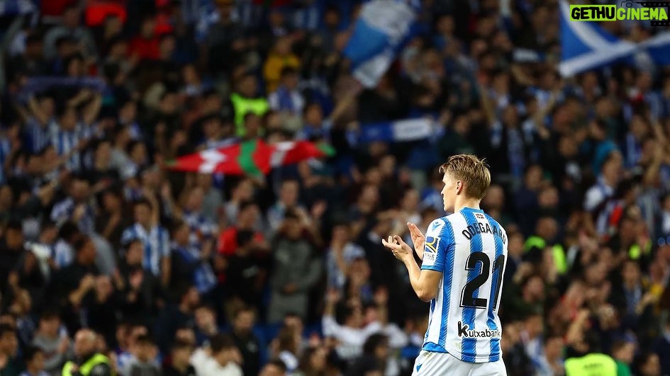 Martin 脴degaard Instagram - Orgulloso de ser parte de este equipo. Muchas gracias afici贸n por el apoyo 馃檶馃徏馃挋