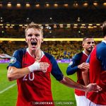 Martin Ødegaard Instagram - Stolt av å spille for Norge. Stolt av å være en del av det laget her. Alt er fortsatt mulig! ❤️🇳🇴