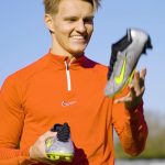 Martin Ødegaard Instagram - Stand out on the pitch while celebrating the history of game-changing speed like @odegaard.98, in the Mercurial 25. #nikefc #teamnike 📸 @unisportstore