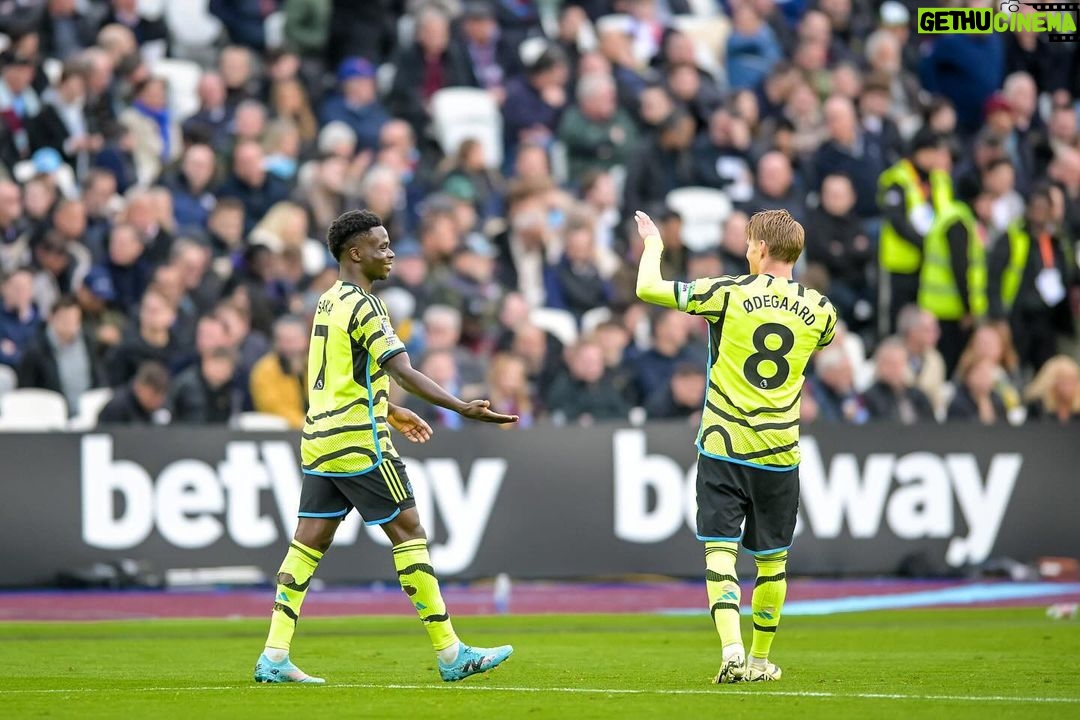 Martin Ødegaard Instagram - Been a good week👏🏼❤️ Let’s keep it up!