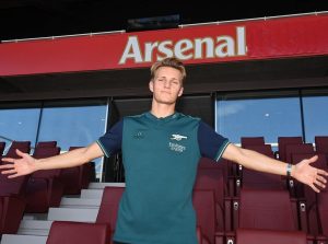 Martin Ødegaard Instagram - I’m here to stay ❤️
Excited, happy, ready. At home. 
Thanks for all the love, gunners. 
See you on Sunday 😉