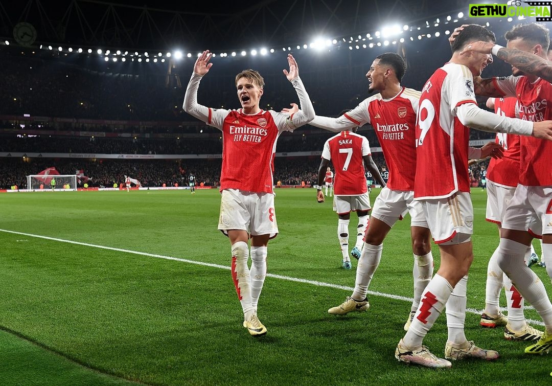 Martin Ødegaard Instagram - Magic nights at The Emirates💫😍 Looking forward to Tuesday!