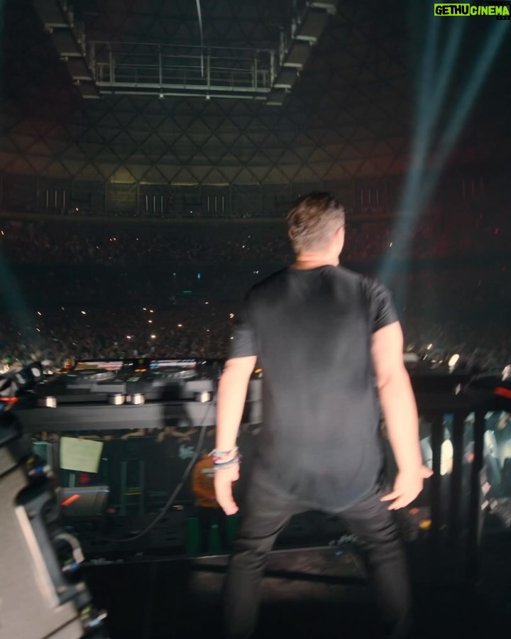 Martin Garrix Instagram - CHILE WOWOWOWOWOWOWOWOWOWOWOW that was insane.. thank you for blowing my mind! love you 🇨🇱❤️ Movistar Arena, Chile