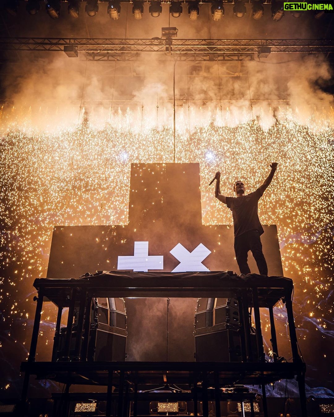 Martin Garrix Instagram - CHILE WOWOWOWOWOWOWOWOWOWOWOW that was insane.. thank you for blowing my mind! love you 🇨🇱❤️ Movistar Arena, Chile