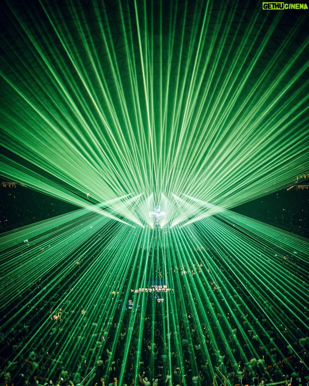 Martin Garrix Instagram - CHILE WOWOWOWOWOWOWOWOWOWOWOW that was insane.. thank you for blowing my mind! love you 🇨🇱❤️ Movistar Arena, Chile