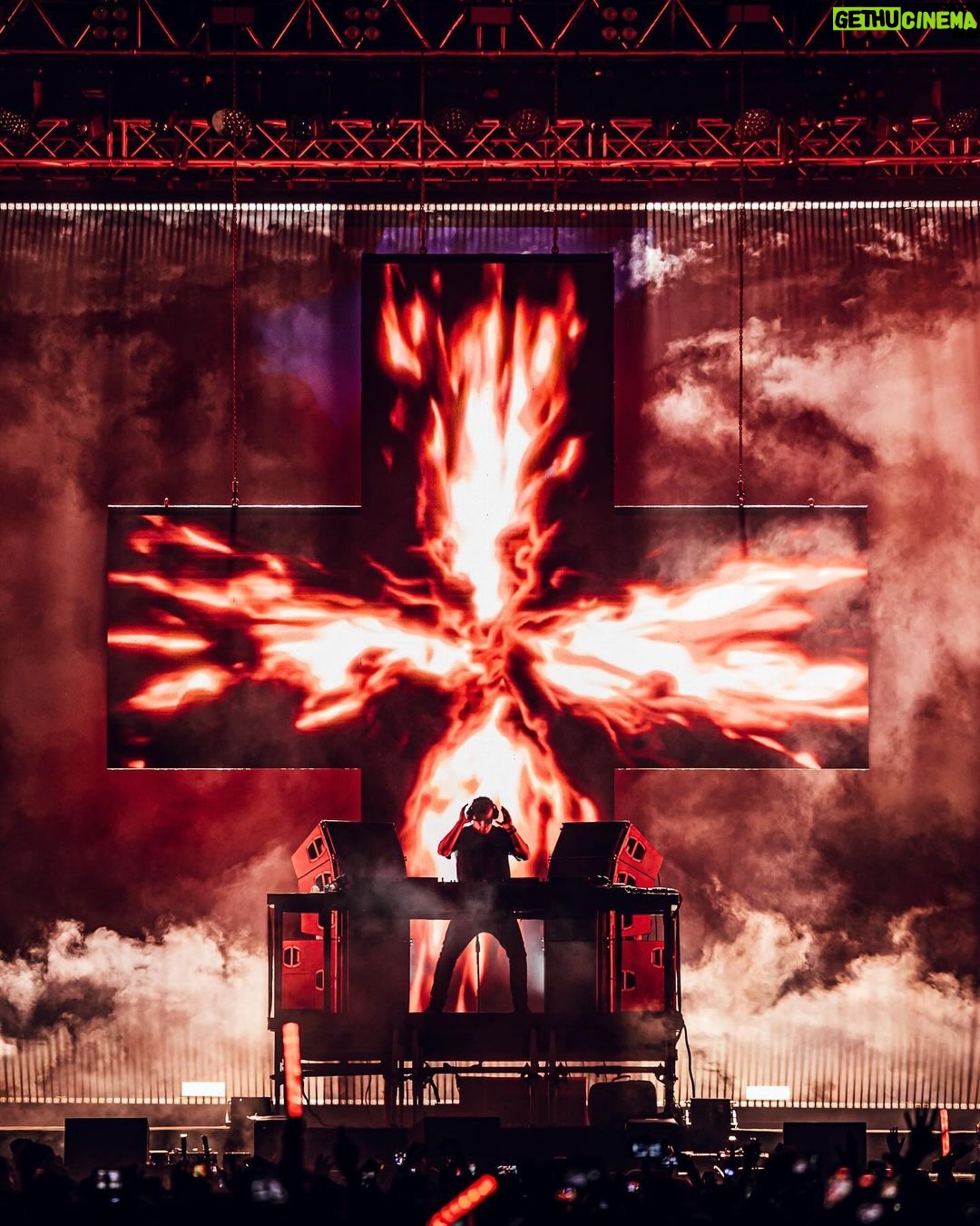 Martin Garrix Instagram - PERU!!!! I’m still dreaming, thank you for last night that was so so special ❤️🇵🇪❤️ +x Lima, Perú