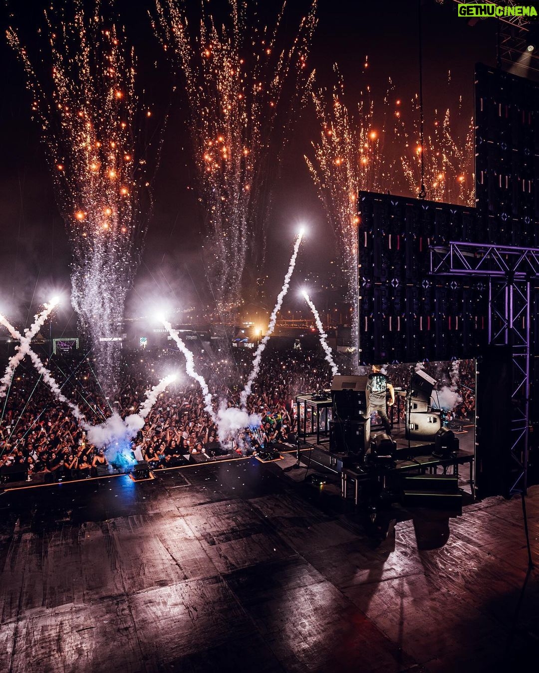 Martin Garrix Instagram - PERU!!!! I’m still dreaming, thank you for last night that was so so special ❤️🇵🇪❤️ +x Lima, Perú
