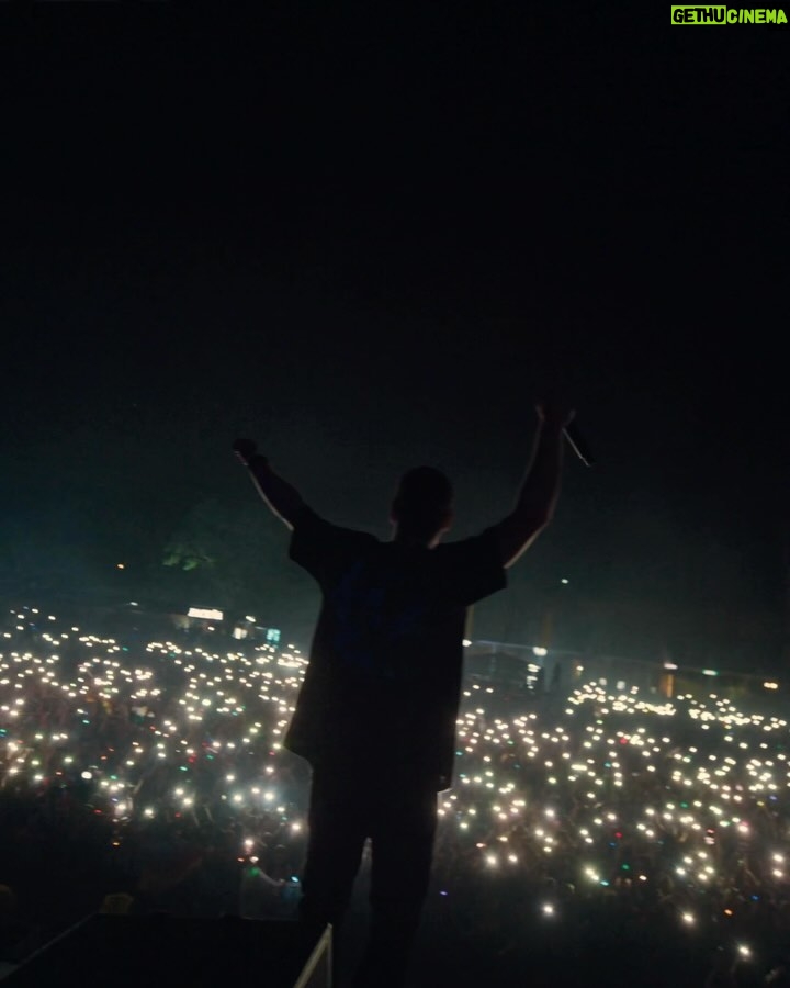Martin Garrix Instagram - Bolivia first time back since 2015 and WOW I’ve missed you guys!! thanks for last night ❤️❤️❤️ Santa Cruz de la Sierra, Bolivia