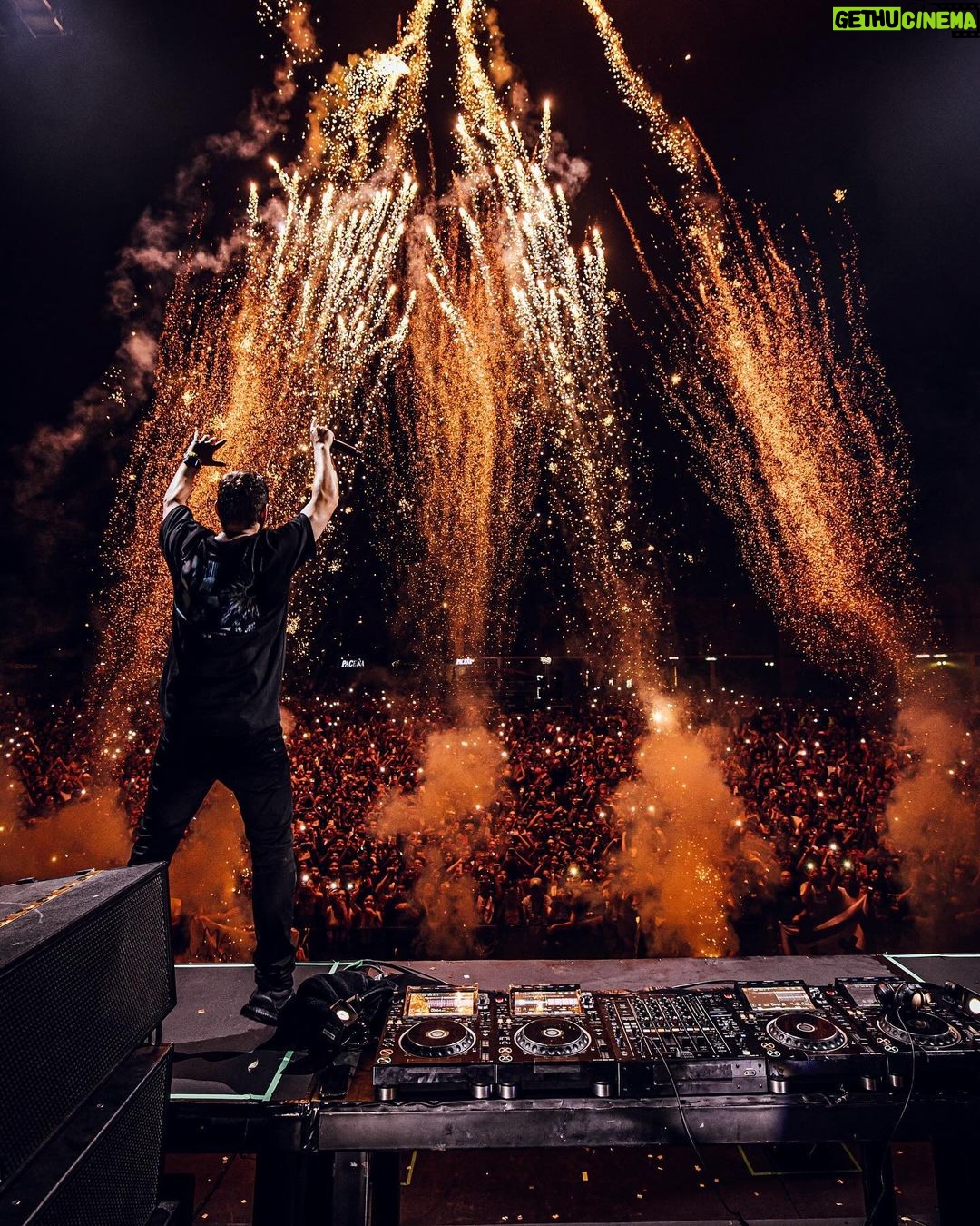 Martin Garrix Instagram - Bolivia first time back since 2015 and WOW I’ve missed you guys!! thanks for last night ❤️❤️❤️ Santa Cruz de la Sierra, Bolivia