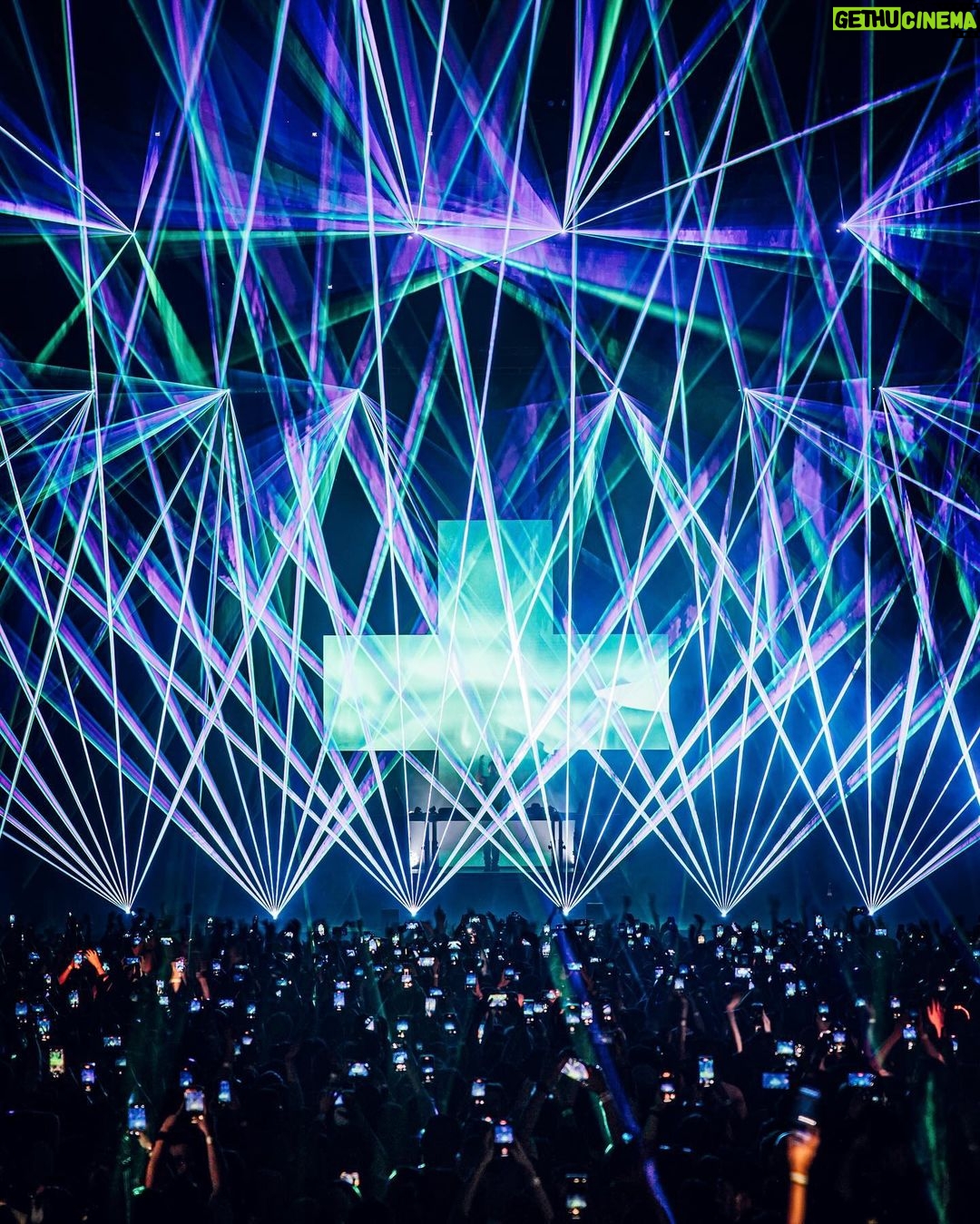 Martin Garrix Instagram - buenas noches parceros! couldn’t wish for a better show to kick off this tour! Thank you guys for everything ❤️🇨🇴 Bogotá, Colombia
