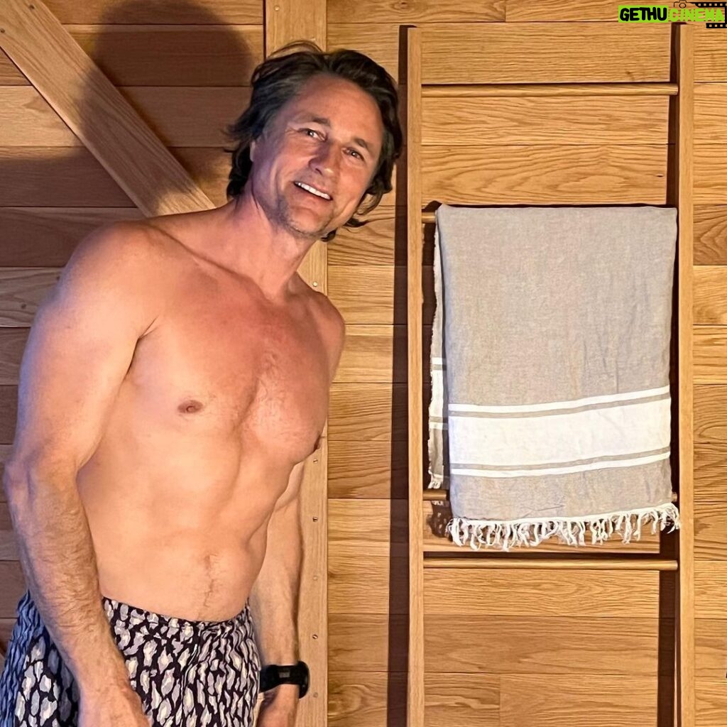 Martin Henderson Instagram - Was sent this lovely linen towel from my friend dear friend who has the coolest store @ecoist.world and I promised her I’d promote it. It’s just to the right of me