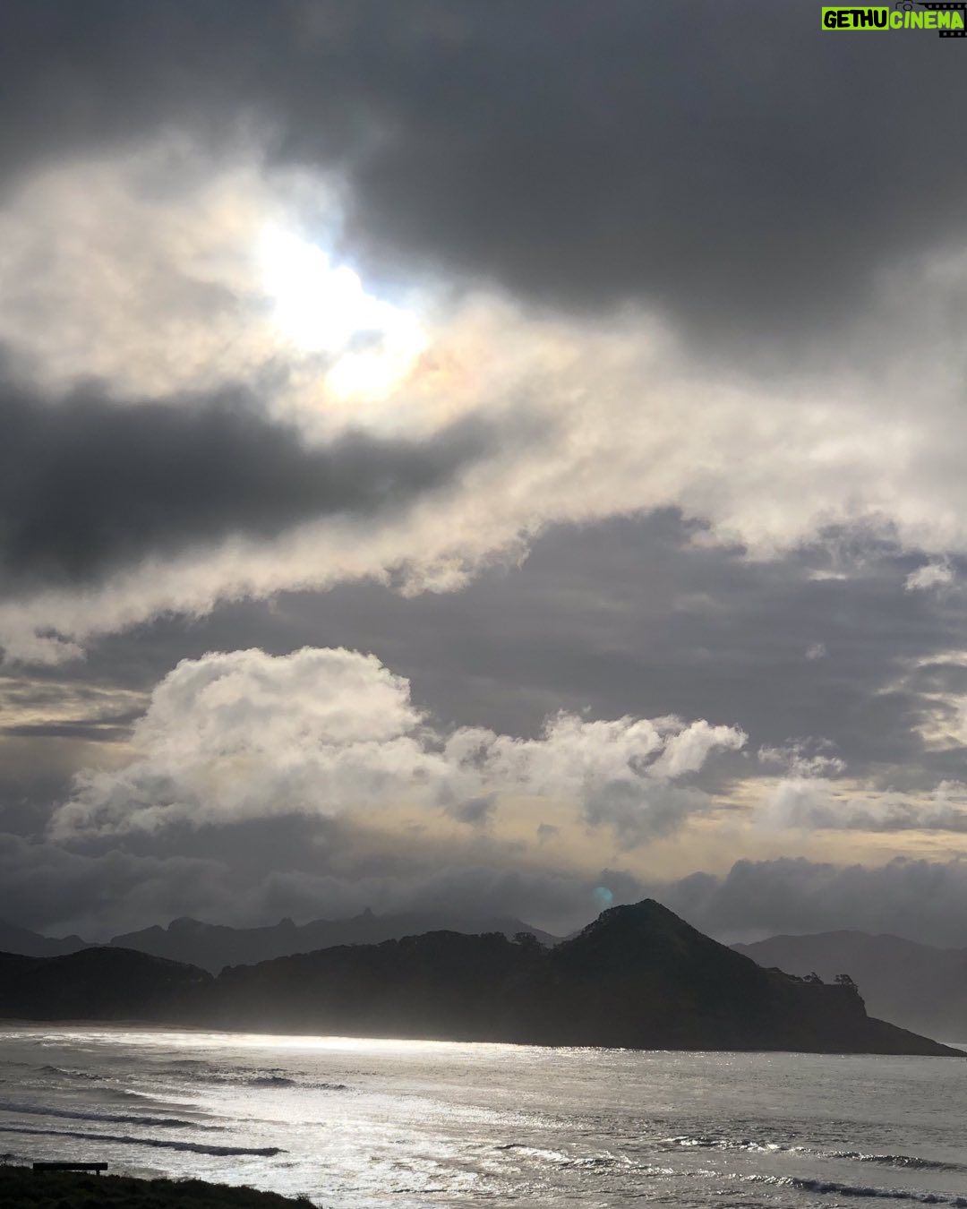 Martin Henderson Instagram - From New Zealand with love ♥️ Happy Easter Stay Kind xx