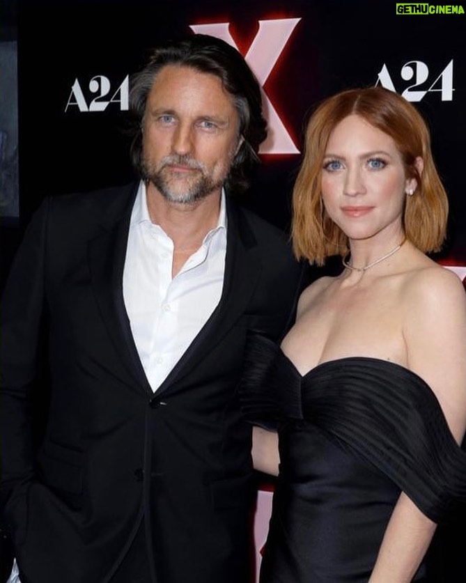 Martin Henderson Instagram - On the carpet with the incredibly talented @brittanysnow for the premiere of our film @xmovie go see the film and you’ll be dazzled by @brittanysnow’s beauty, charm, wit and her fabulous singing voice!! TCL Chinese Theatres