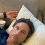 Martin Henderson Instagram - Just hanging in my trailer waiting to pretend to be someone else. There’s a saying in my industry that goes, “hurry up and wait” - rather accurate. Sending everyone love and light from #virginriver ❤️ North Vancouver, British Columbia