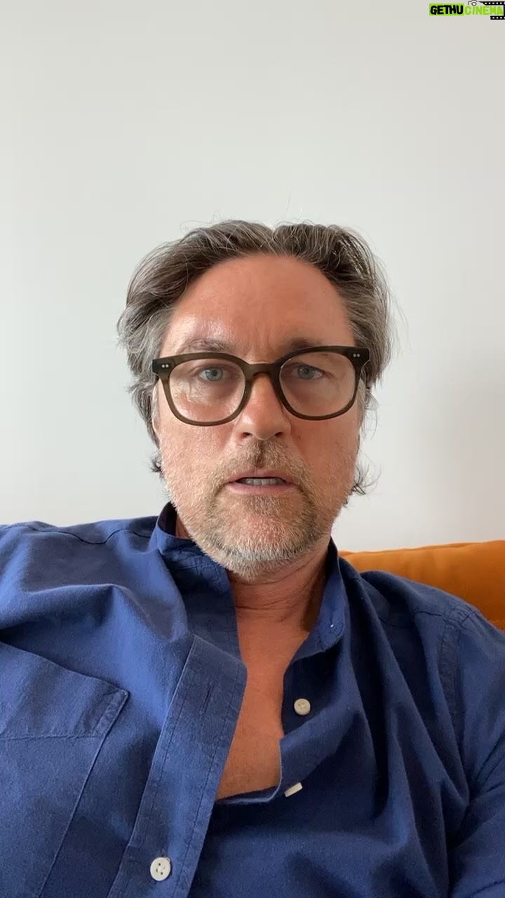 Martin Henderson Instagram - Having a chat with @alexandrabreck about all things Virgin River and what not…. Hope you all enjoy the Christmas episodes coming out tonight at midnight… 🧑🎄 ♥️ Auckland, New Zealand