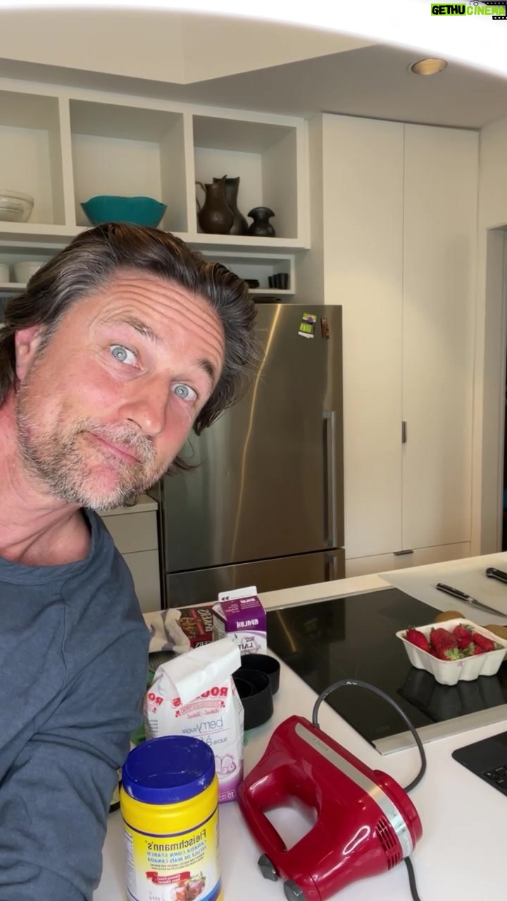 Martin Henderson Instagram - Throwing it all together for the final stage of our pavlova ambitions. No cream, no problem for Alex as she improvises her way around the kitchen
