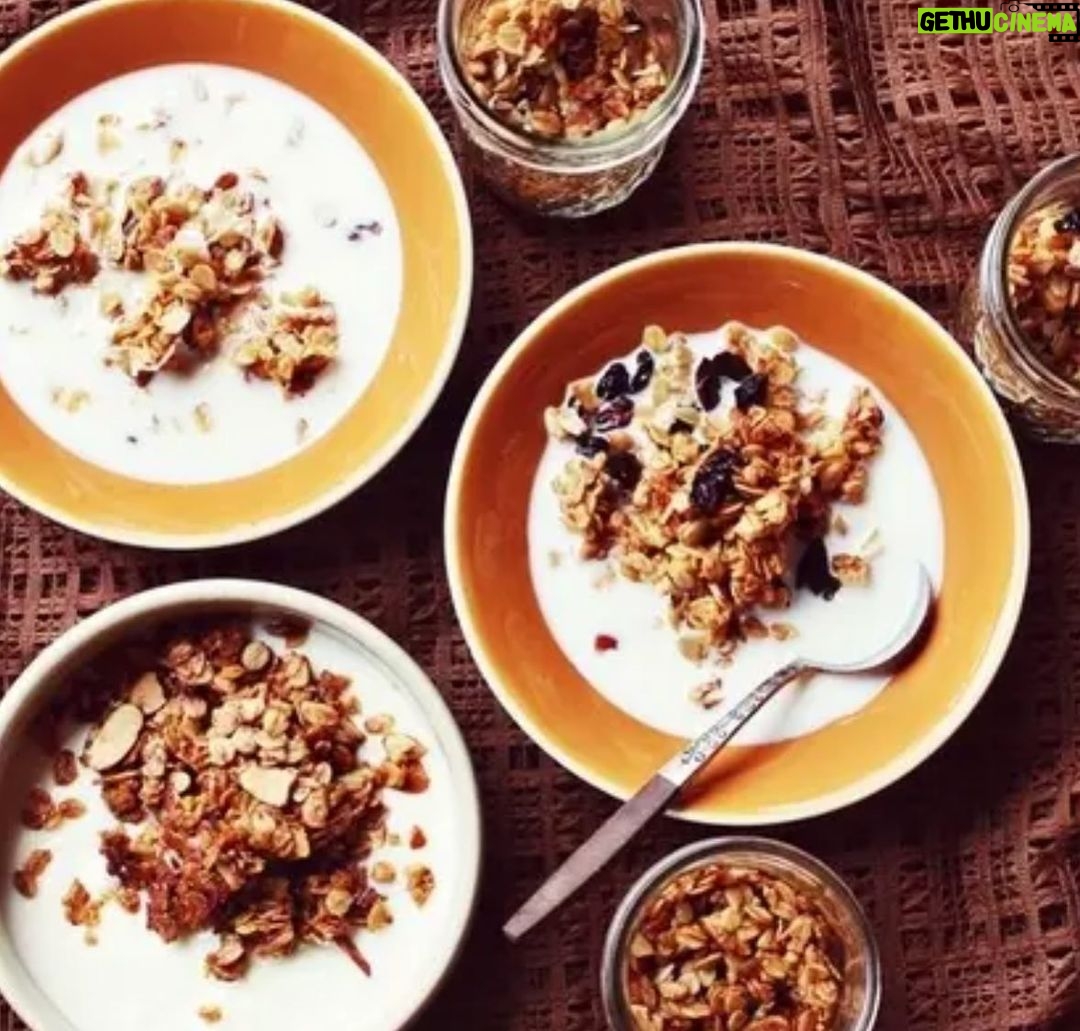 Martin Henderson Instagram - Best Granola Recipe ever!! 😋 And super easy 👍 https://www.buzzfeed.com/rachelysanders/how-to-make-the-best-granola-ever