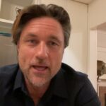 Martin Henderson Instagram - I get some help with making the yummiest granola ever!!