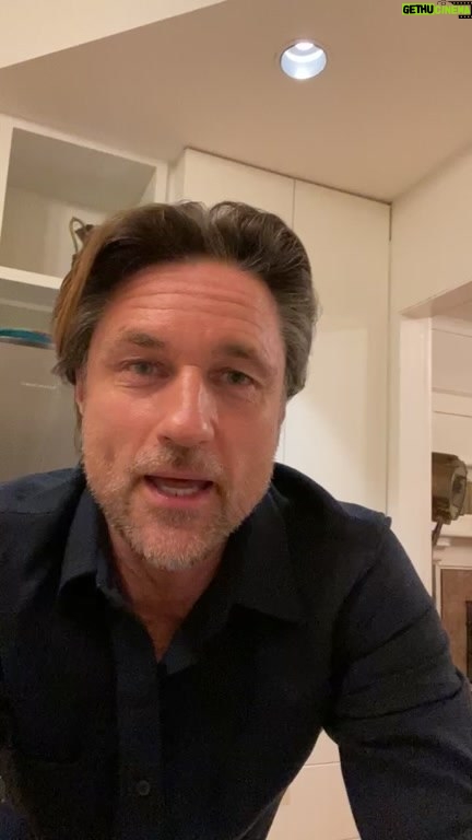 Martin Henderson Instagram - I get some help with making the yummiest granola ever!!