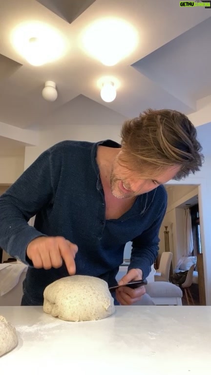 Martin Henderson Instagram - Left alone to play with my balls