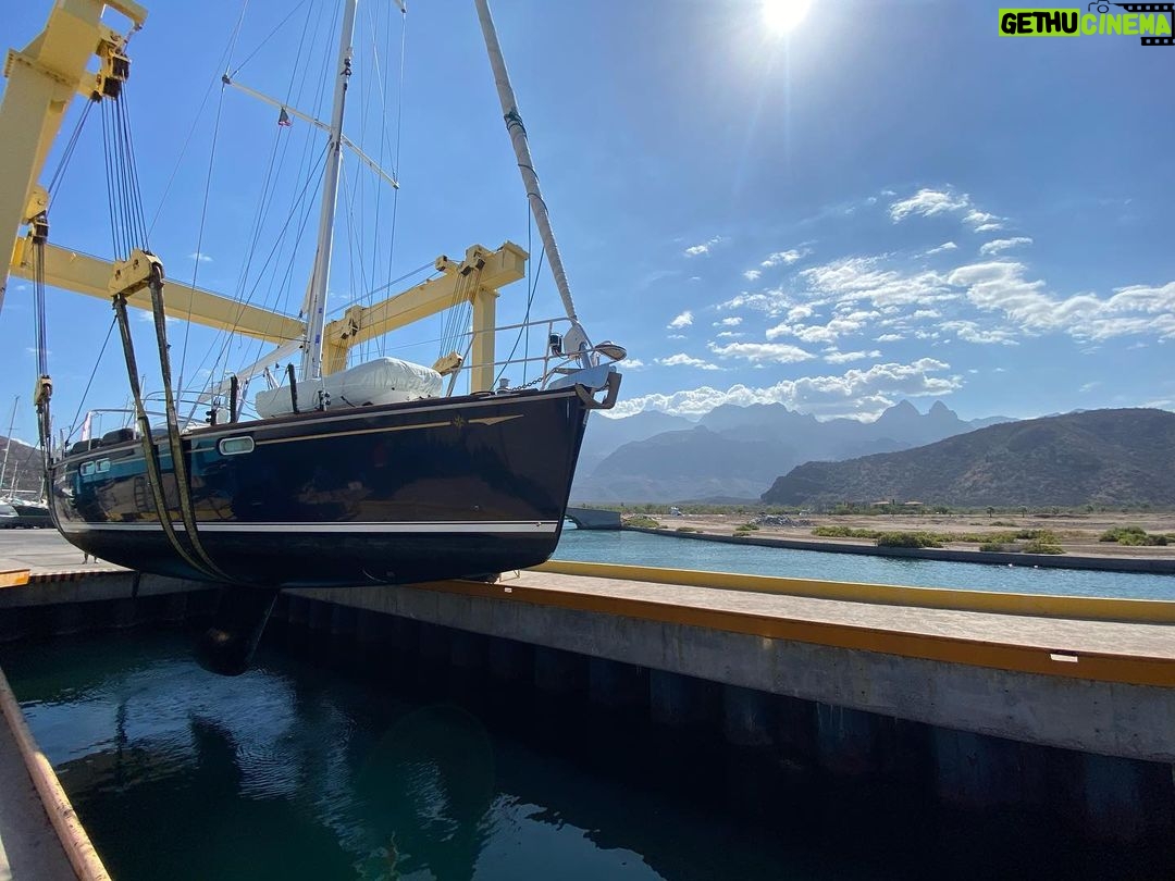 Martin Henderson Instagram - Baby has to come out of the water for a while....☹️ thanks for keeping us safe and entertained my dear ❤️⛵️ Puerto Escondido, Baja California Sur