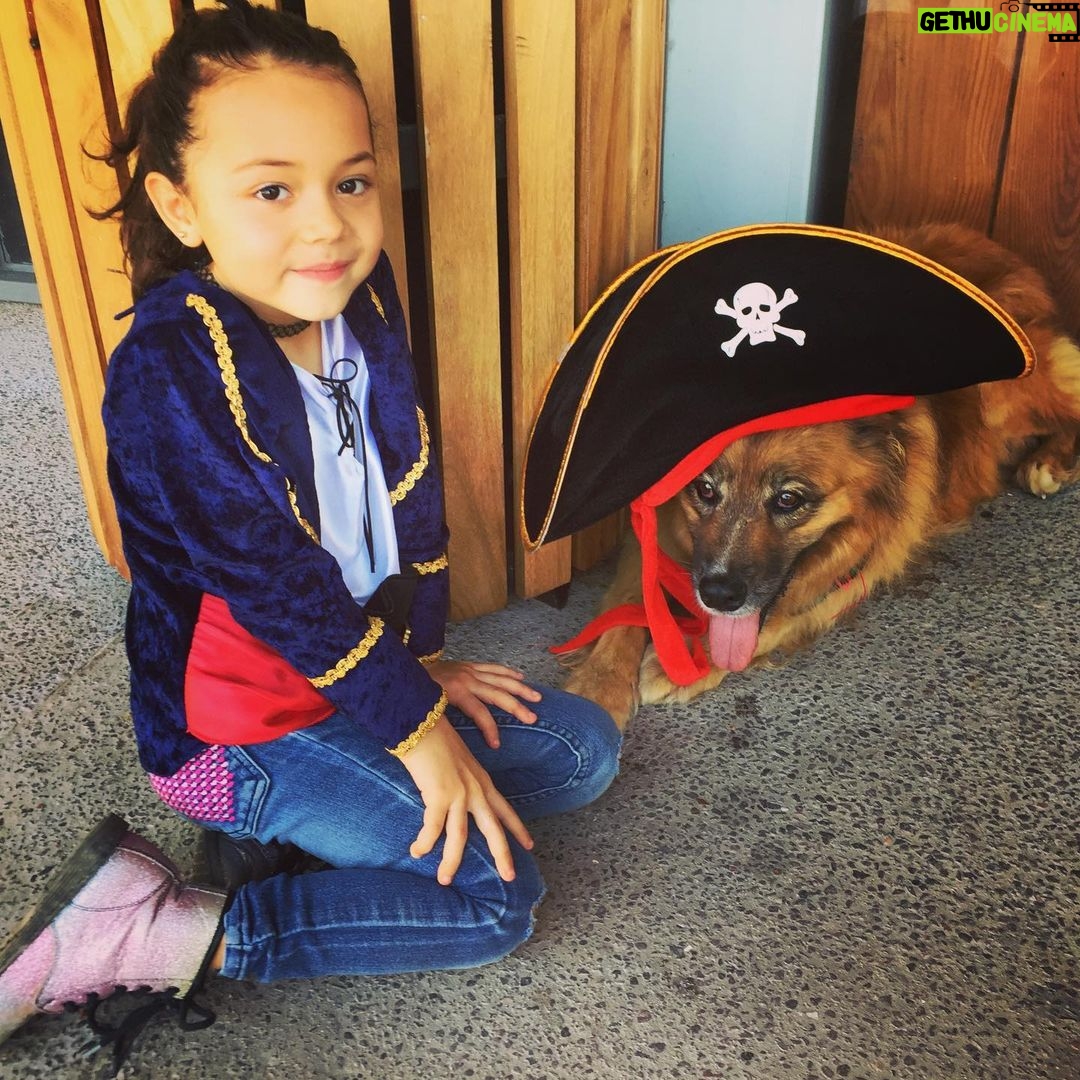 Martin Henderson Instagram - Sam the pirate.....I had fun doing some theatre with a fledgling local actress today. Marina Puerto Escondido