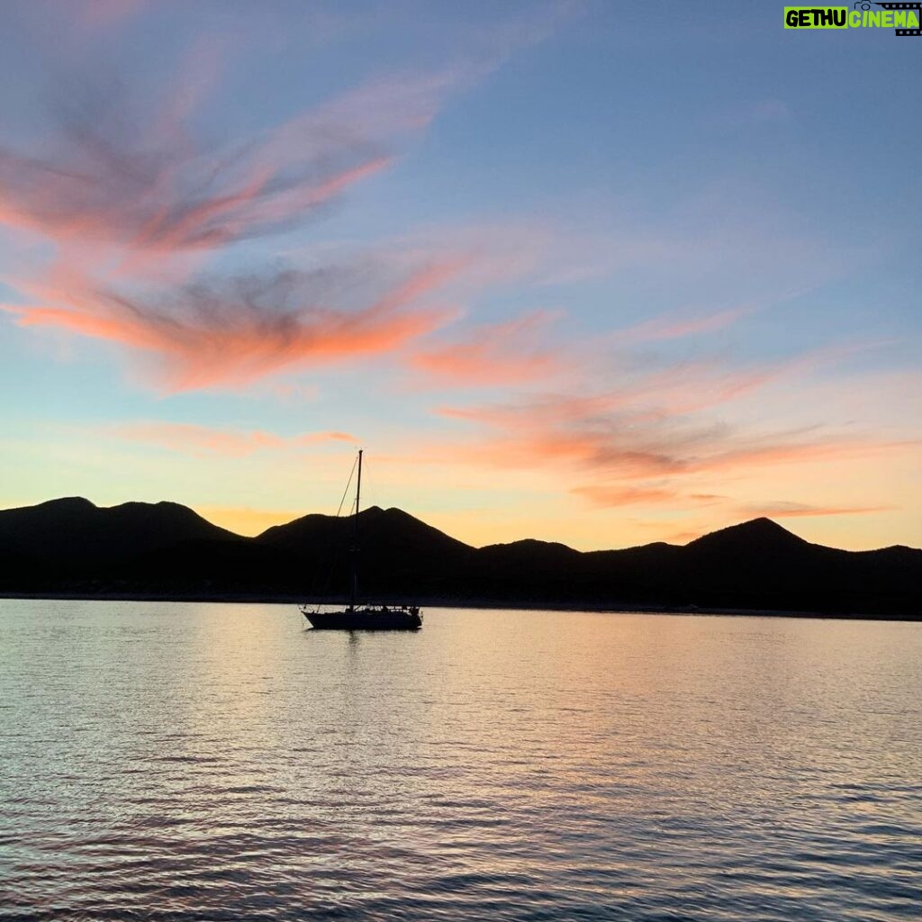 Martin Henderson Instagram - Good night everyone. Please be sure to keep physical distance and isolate to help flatten the curve of this virus. #weareallinthistogether Bahia De Los Sueños, Baja Mexico