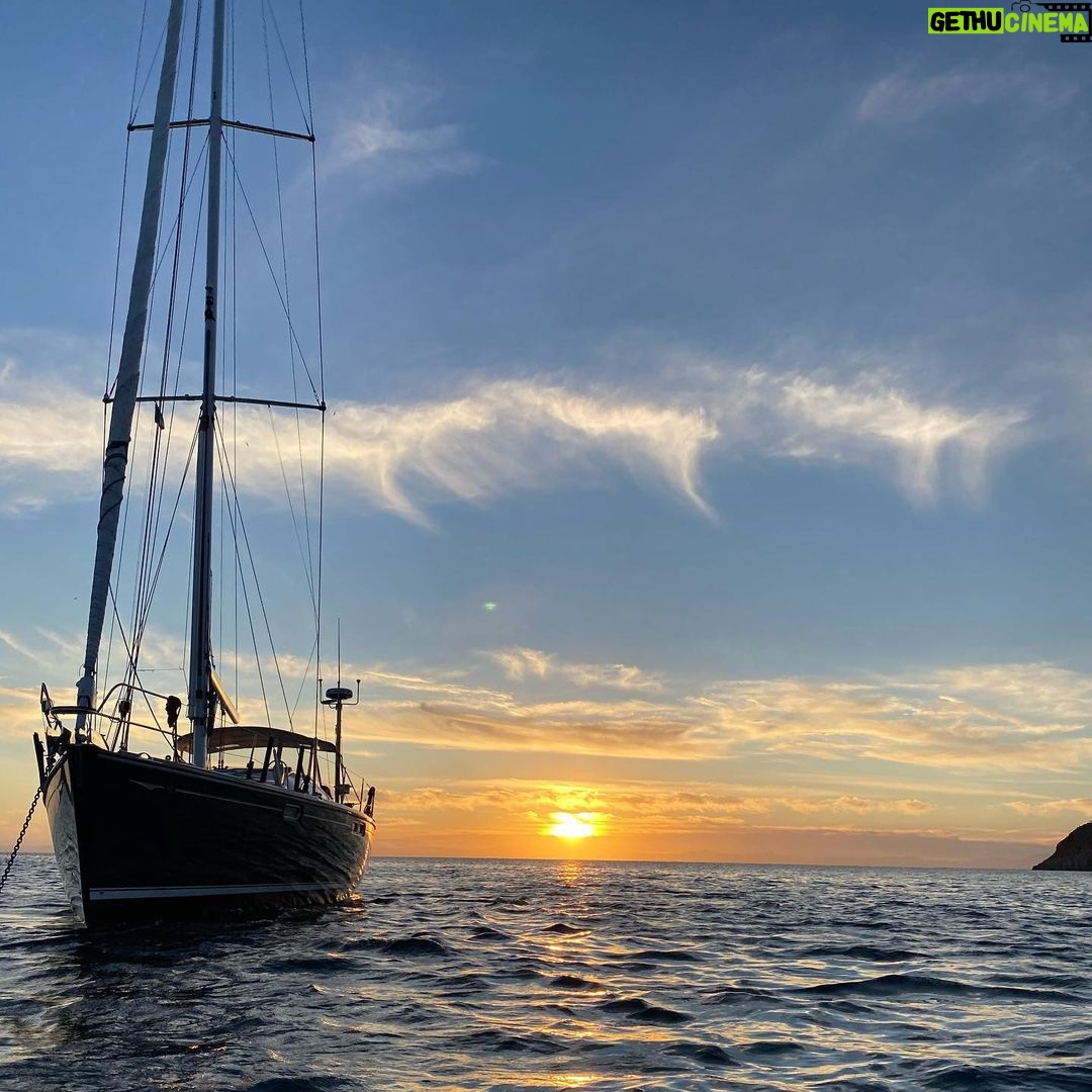 Martin Henderson Instagram - Such a prefect day on the water. Good friends, good food and good music. #sograteful #livesimply #sailinglife