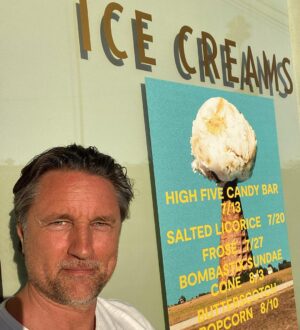 Martin Henderson Instagram - This is my only account!! Period!! I do not chat to fans on ANY other apps, or forums. If someone saying they are me (or my representatives)is communicating with you outside of this page they are not me.  Go ahead and ask them what flavor I had and let me know their answer…
And tell me your favorite flavor….. 🍦