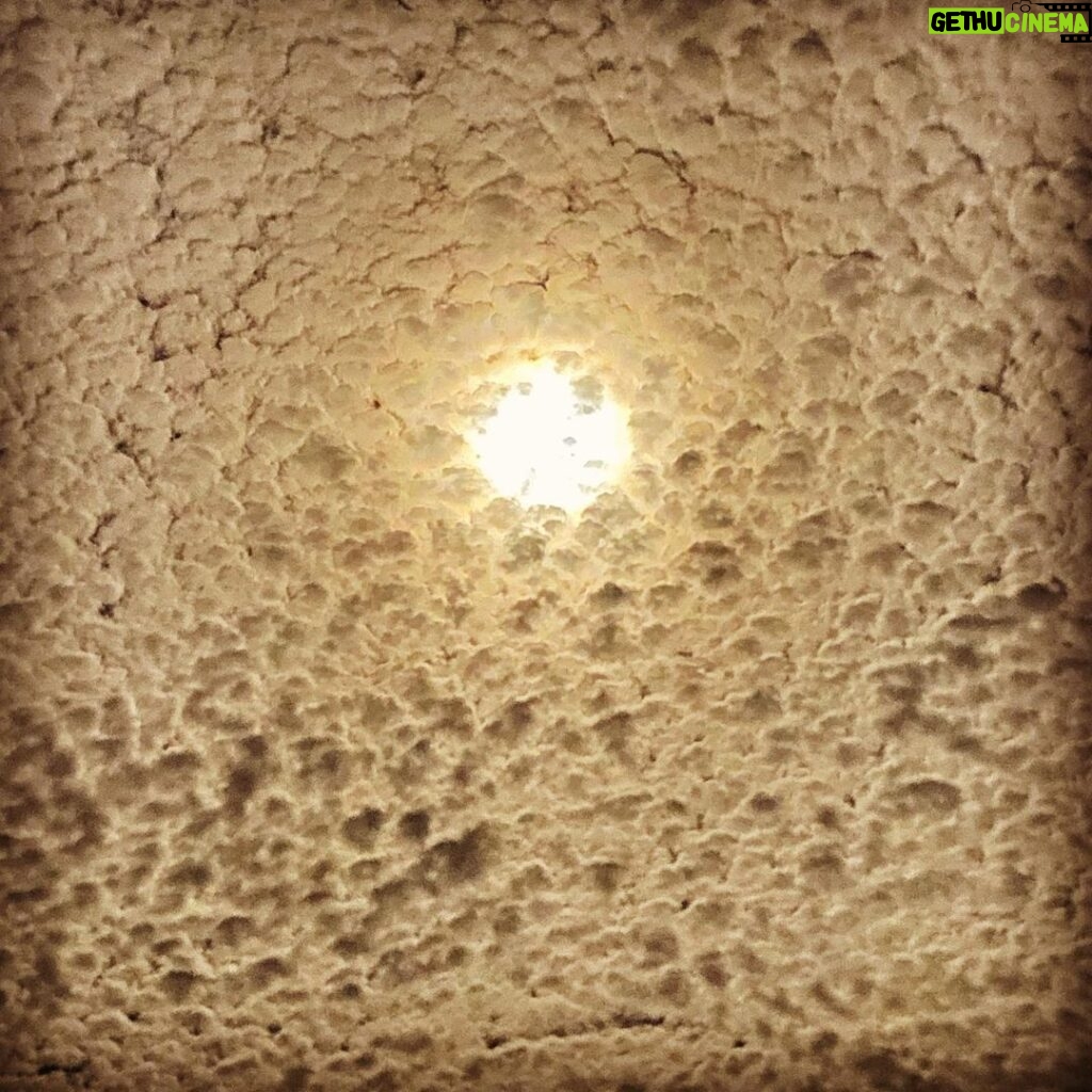 Martin Henderson Instagram - Guess what this is? Some of you guessed right....the moon behind clouds in Baja California Sur. Most of you guessed wrong but I gotta say I love some of the creative imaginative answers!!!
