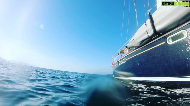 Martin Henderson Instagram - Monkey business on the sea. Happy Humpday beautiful people. #sailinglife #seaofcortez Isla Coronado