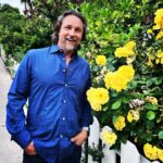 Martin Henderson Instagram - Don’t forget to stop and smell the roses… #beautyiseverywhere 💛