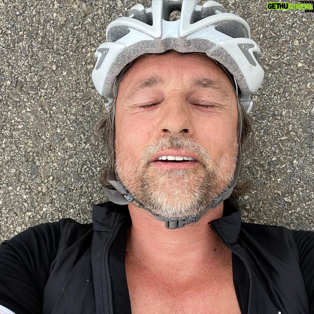 Martin Henderson Instagram - Back on the bike with my bud @maliburealestate in the Bu - pretty sure climbing mountains used to be a lot easier. Funny how many cars passing by thought we might’ve crashed but in reality we were just exhausted #teamdadbod #roadbike #santamonicamountains #getoutside Malibu, California