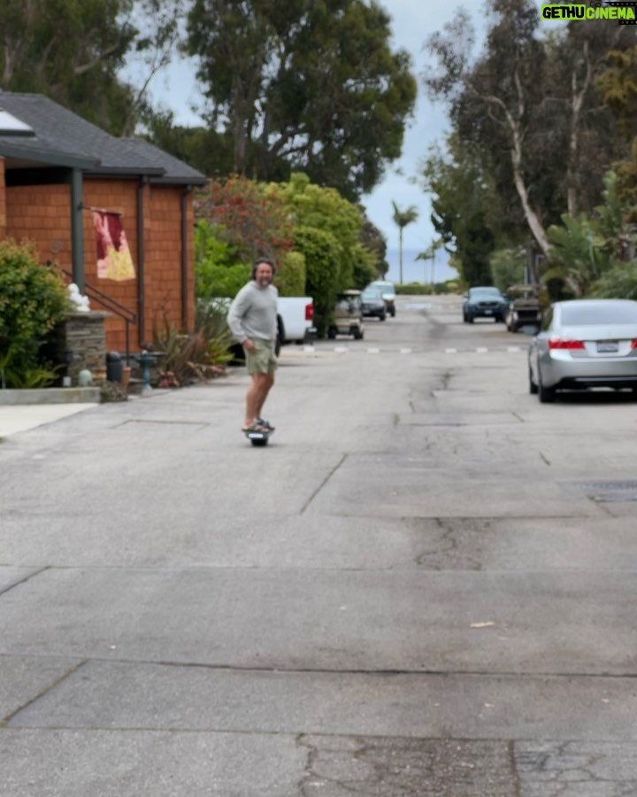 Martin Henderson Instagram - Haven’t been on a @onewheel for a few years. Now I remember why I want one so bad. Such a great feeling - like snowboarding down the street Los Angeles, California