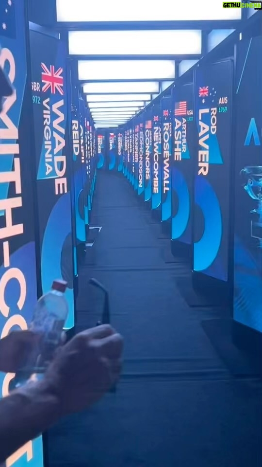 Martin Henderson Instagram - So excited and honored to have a pre men’s final peak behind the scenes of the @australianopen under @rodlaverarena - thank you @tennisaustralia I LOVE TENNIS!!🎾 ♥️ 🇮🇹