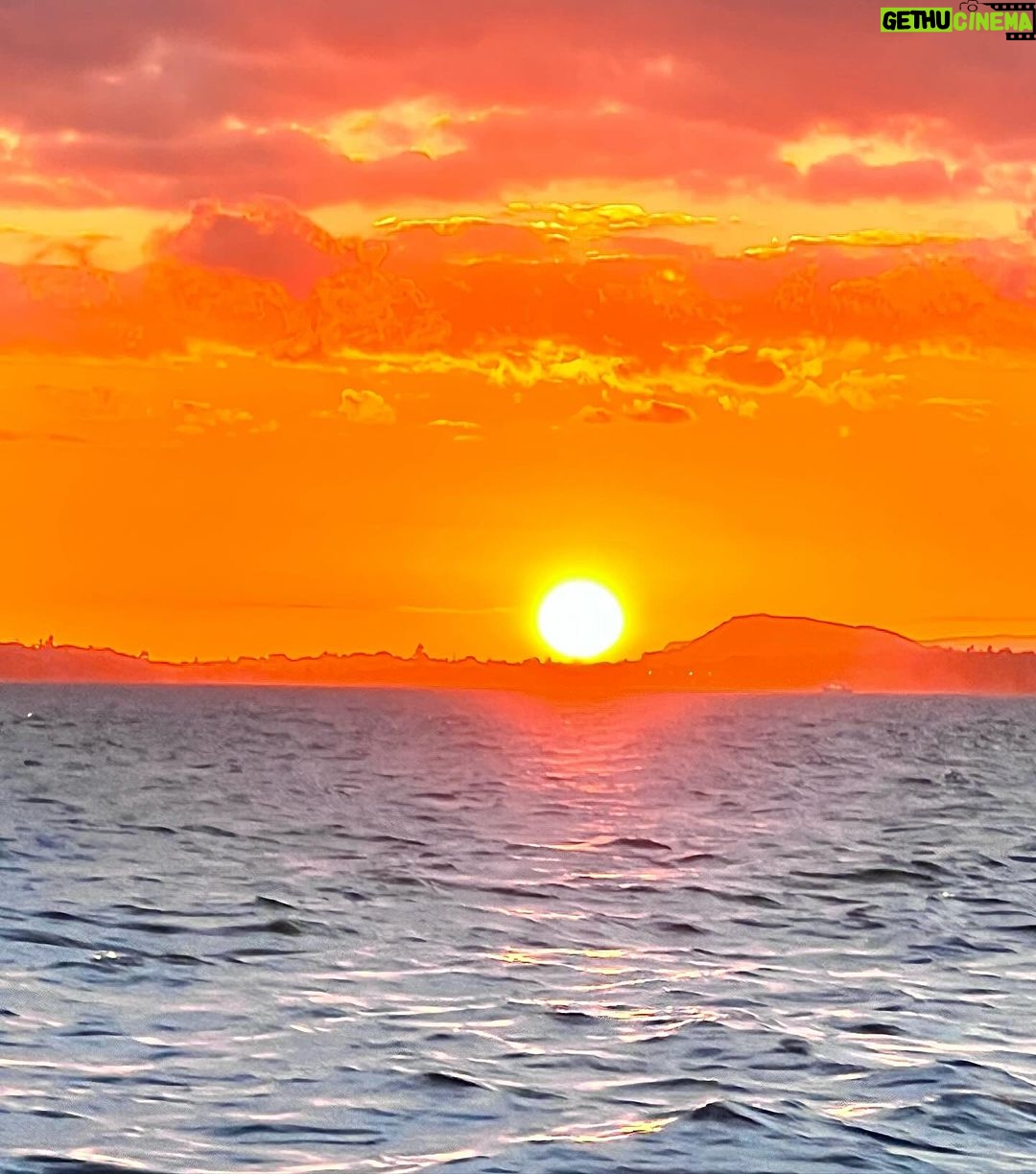 Martin Henderson Instagram - Back on the water and blessed with some kiwi summer vibes. Hope everyone is enjoying the start of 2024 ♥️