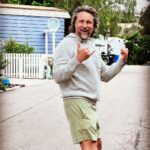 Martin Henderson Instagram - Haven’t been on a @onewheel for a few years. Now I remember why I want one so bad. Such a great feeling - like snowboarding down the street Los Angeles, California