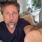 Martin Henderson Instagram – My first Streamily love signing session ♥️ 🖊️