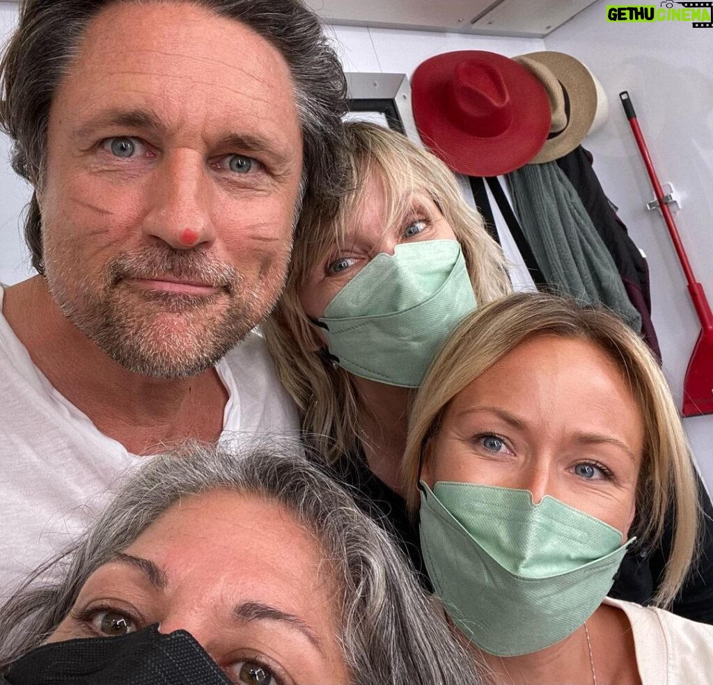 Martin Henderson Instagram - This is what my make up and hair team like to do with me after work!! Good bye Jack, hello church mouse! 🐭 happy hump day everyone ♥ Vancouver, British Columbia