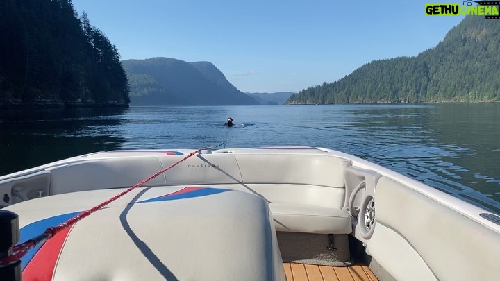 Martin Henderson Instagram - This is what a Sunday in #virginriver country looks like. So grateful that this is our backyard while we film in Vancouver. I’m only a beginner but I’m gonna get good at this sport - I love that it offers such an opportunity to find grace and power at the same time! Hope y’all had a great weekend and hopefully you got to feel the beauty and healing power of nature too! Back to set tomorrow to get season 5 to you soon(ish)! ♥️ #getoutside #keepmoving #natureheals #nevertoooldtolearn #trysomethingnew Vancouver, British Columbia