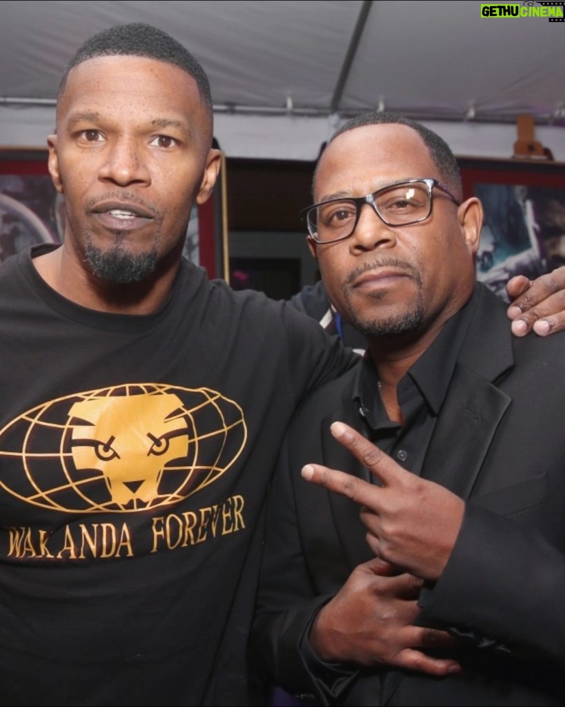 Martin Lawrence Instagram - My family and I are lifting you up in prayer. Much love and many blessings my brotha 🙏🏾 @iamjamiefoxx Los Angeles, California