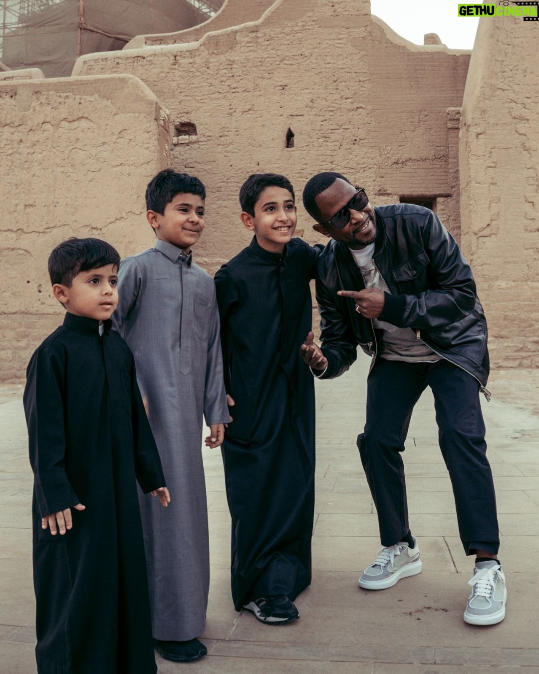 Martin Lawrence Instagram - What a thrilling cultural experience we had exploring #Diriyah the 300 year old largest mud city in the world!πΈπ¦ #VisitSaudi #SaudiWinter @visitsaudi
