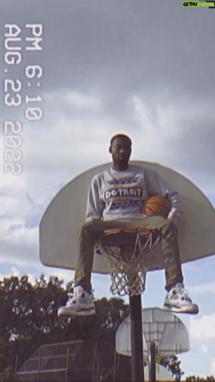 Martin Lawrence Instagram - Guess who’s BACK 👀 ?! Stomp with the big dawgs with our 30th Anniversary Martin Collection for a LIMITED TIME ONLY‼️ Thank you Martin for using the 313 to create iconic television moments for 30 years💙❤️ Tap link in bio to purchase ‼️